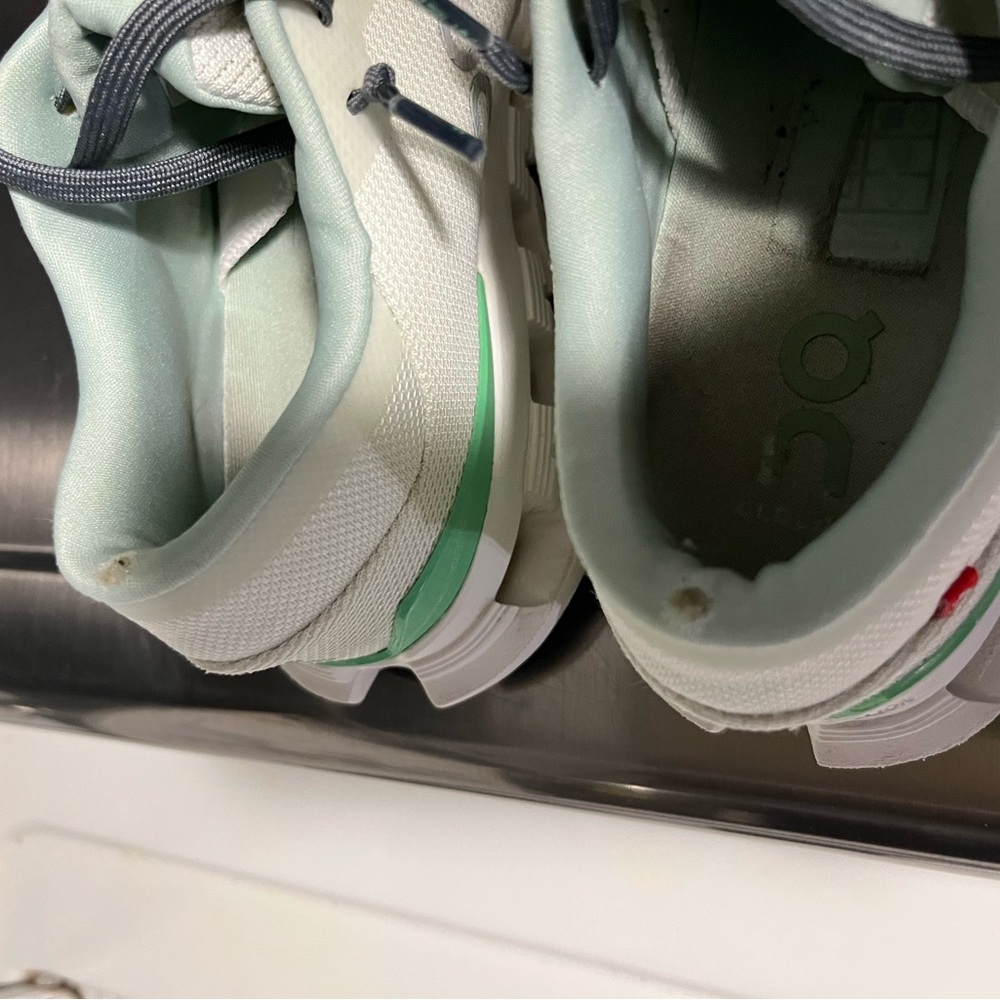 Women’s on cloud size 7